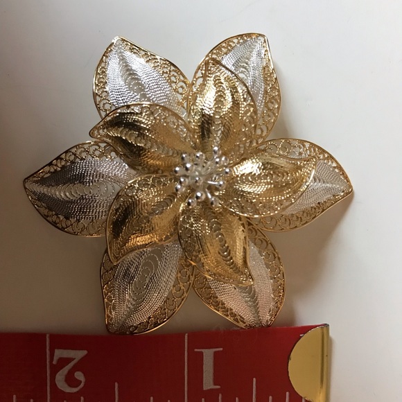 🌸 SS Flower Pin - Picture 3 of 6